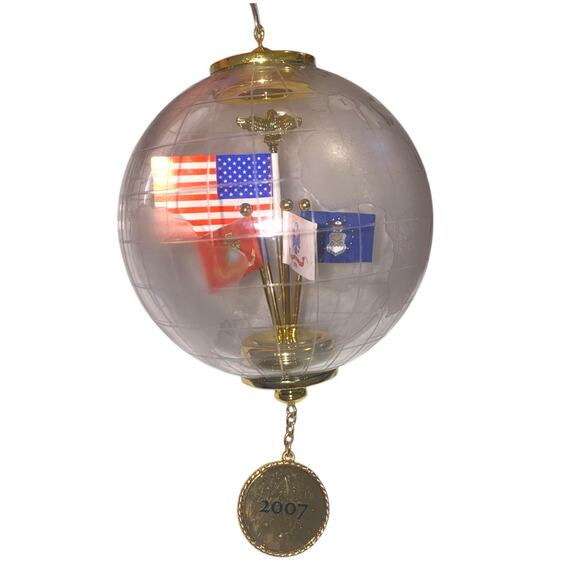 2007 Hallmark USA Globe Military Flags Christmas Ornament A World of Freedom - Picture 11 of 11